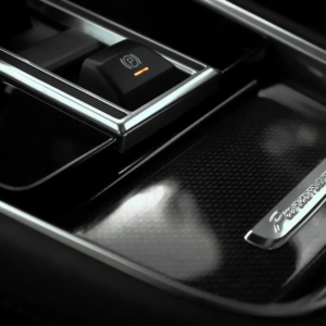 Alternative view of DYNOblack-carbon gloss